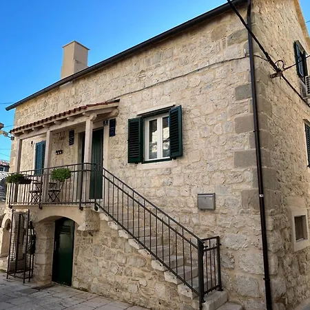 Mikula And Cvita Stone House Apartmán