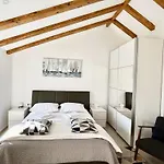 Mikula And Cvita Stone House Apartman *