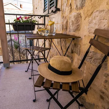 Mikula And Cvita Stone House *