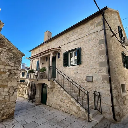 Mikula And Cvita Stone House Apartment Split