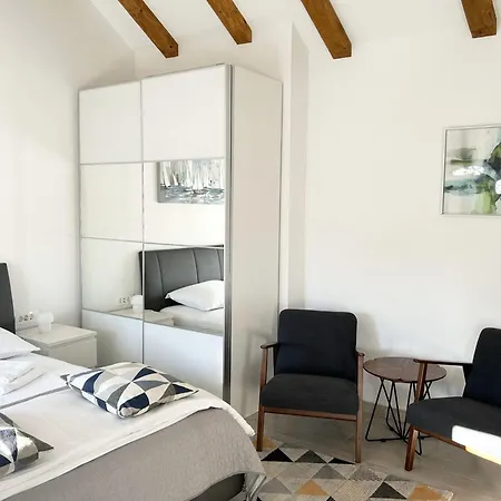 Mikula And Cvita Stone House *