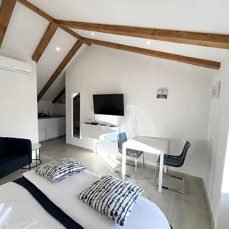 Apartment Mikula And Cvita Stone House