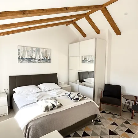 Apartment Mikula And Cvita Stone House