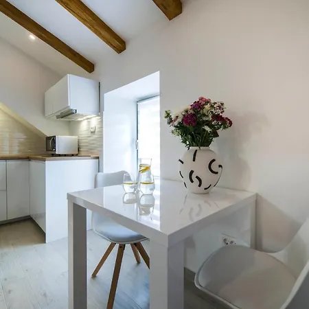 Mikula And Cvita Stone House * Split