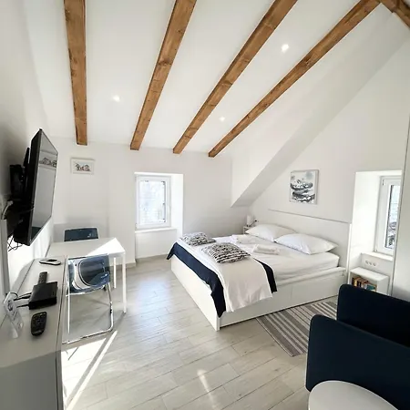 Mikula And Cvita Stone House * Split